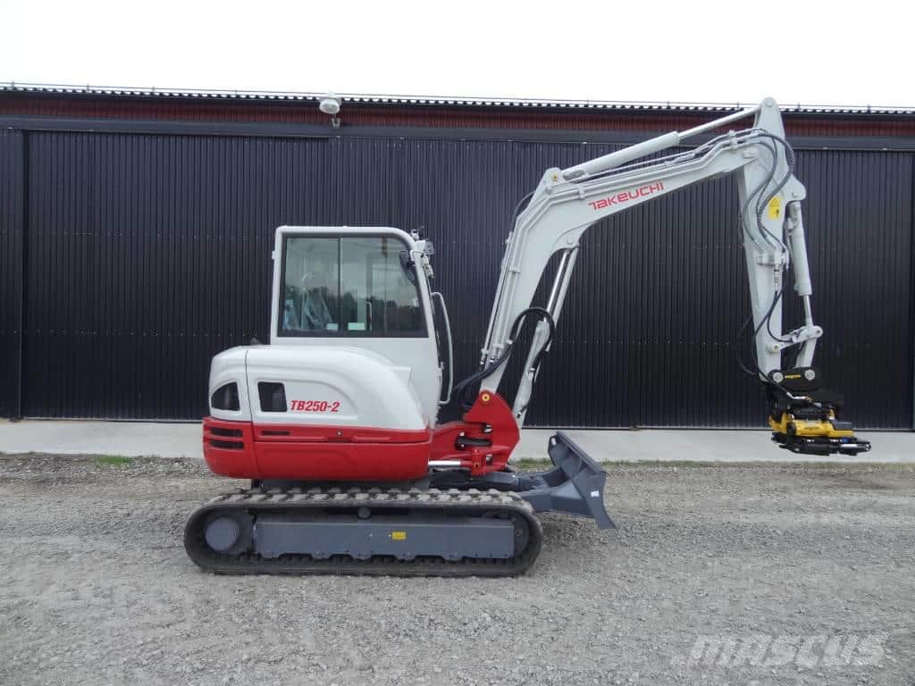 Mini-pelle Takeuchi TB250-2 – Image 4